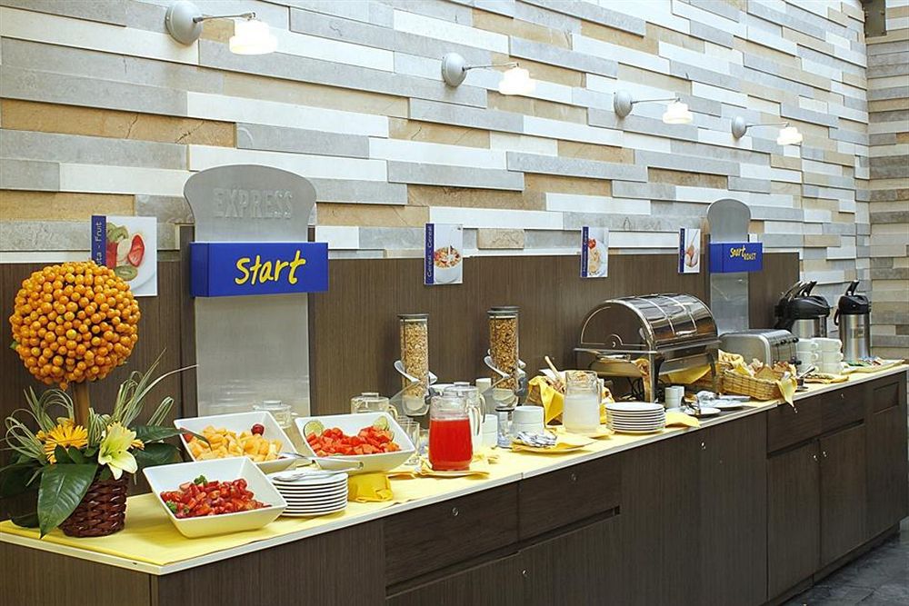 โรงแรมฮอลิเดย์อินน์ เอ็กซ์เพรส โบโกตา ร้านอาหาร รูปภาพ